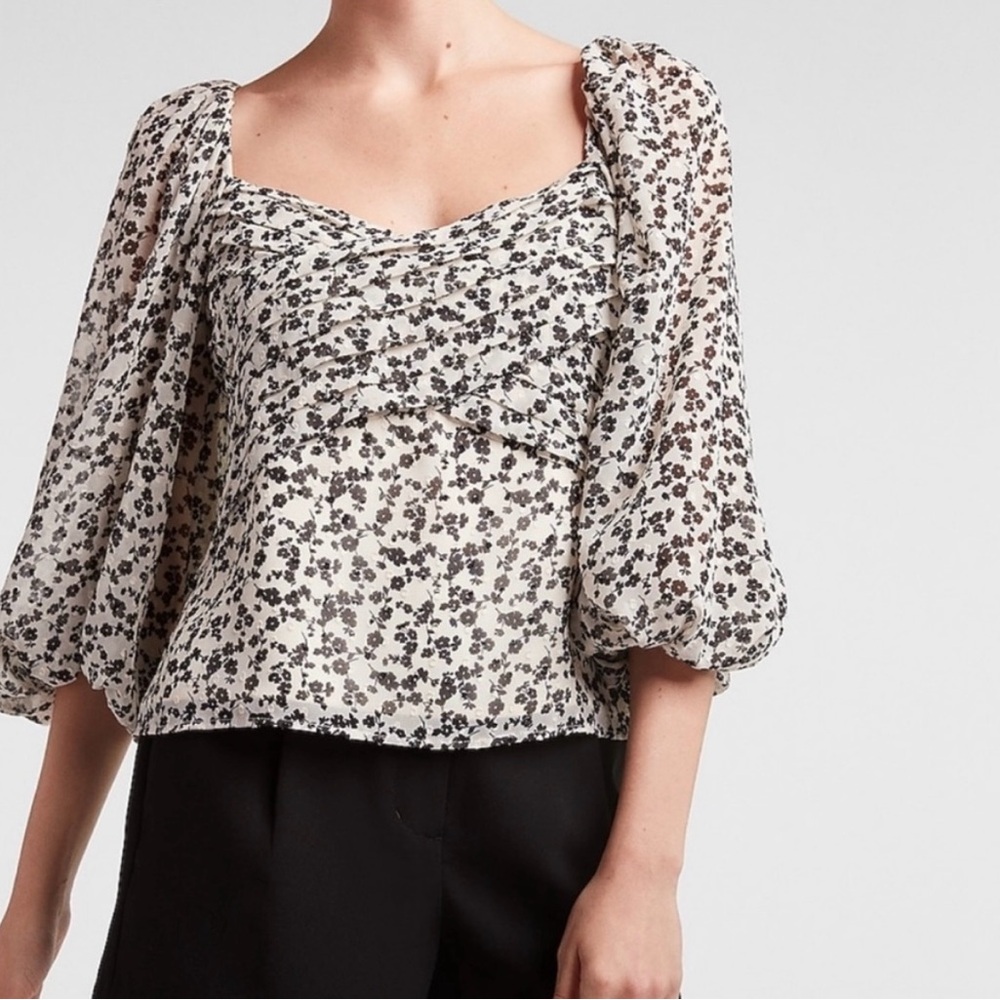 Express Balloon Sleeve Floral Black And Ivory Blouse Women’s Size XL